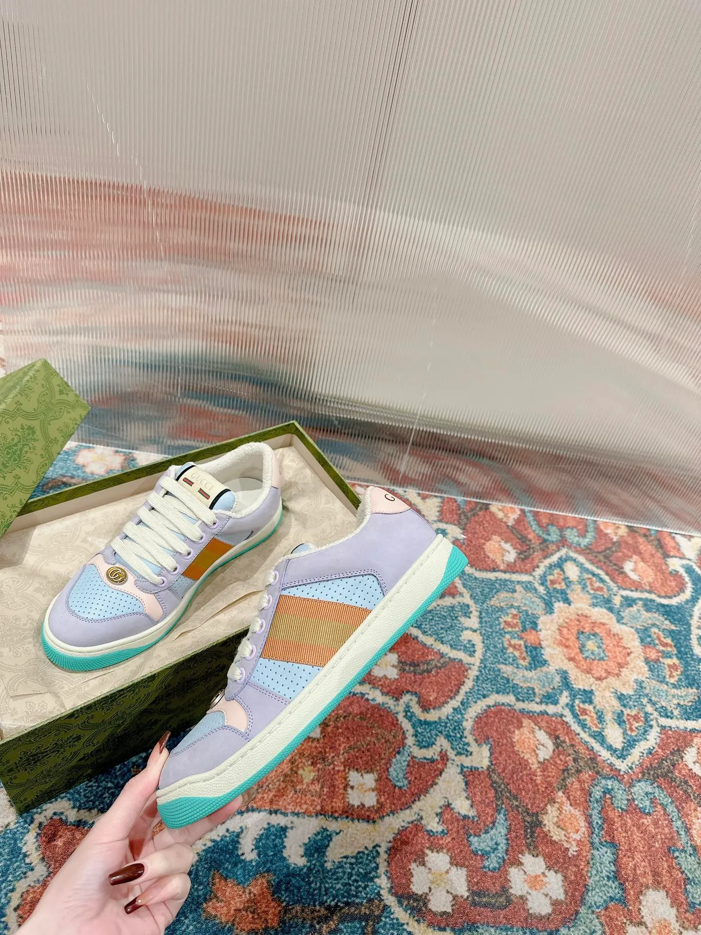 👟👟Ex-factory price 560👟👟 Men ➕10 Gucci————Purchase version GG series distressed dirty shoes-hot style is coming! 9 times out of 10 sales, you will definitely get the money. Ready stock! Spot goods! Spot goods! New colors added - the ultimate version on the market! Purchase the original version and develop it... fabric, material, outsole, and details can be compared at will! Open-mold Swarovski one-to-one replica rhinestone chain...Metal cherry pendant...Metal double G crystal cylindrical mark...Gucci original customized narrow webbing...Super flash series - flash diamond chain. The cherry decoration is detachable and can be changed into two to match with each other to show your personality. Exclusive color-brushed cowhide fabric. Hand-made distressed is very textured and has a sense of luxury! The details of the workmanship can be seen in the drawings, and no line is missed. The original terry cloth is delicate, soft and more comfortable and breathable. The privately stamped two-color original TPU outsole (lower layer is wider and the upper layer is narrower). Matching packaging⭐️ Size: Female 35-40 Male 39-44 (Female 41 Male 45 customized)